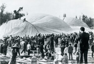 Workers install an inflatable pavilion in 1960.